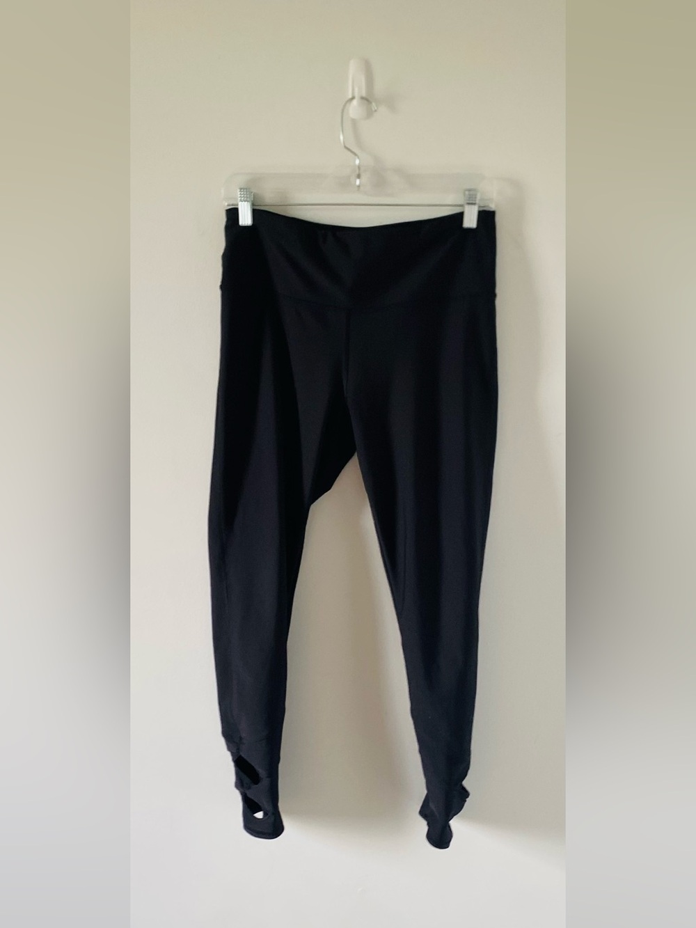 Old Navy Black High-Waist Stirrup Cutout Athletic Leggings Size L EUC Activewear
